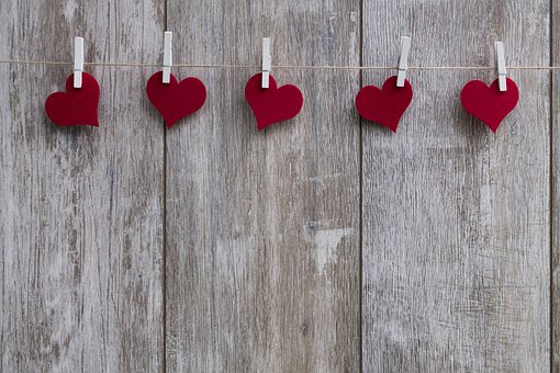 corações suspensos: o que é amor na CNV?